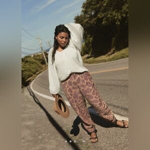 Anthropologie Tamarind Trouser Jogger in Giraffe Size 8